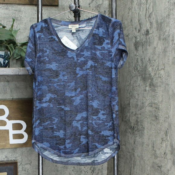 NWT Retro Look V-Neck T-Shirt Small Oceana Camo - Picture 2 of 8